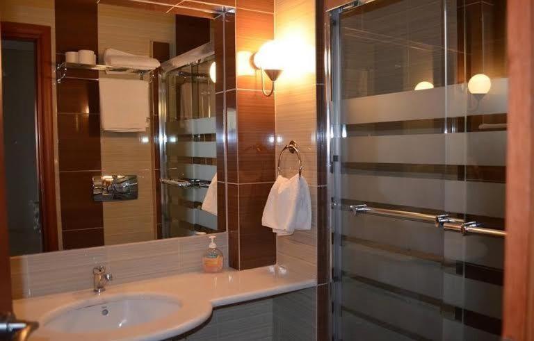 Evia Hotel & Suites Marmari  Habitación foto